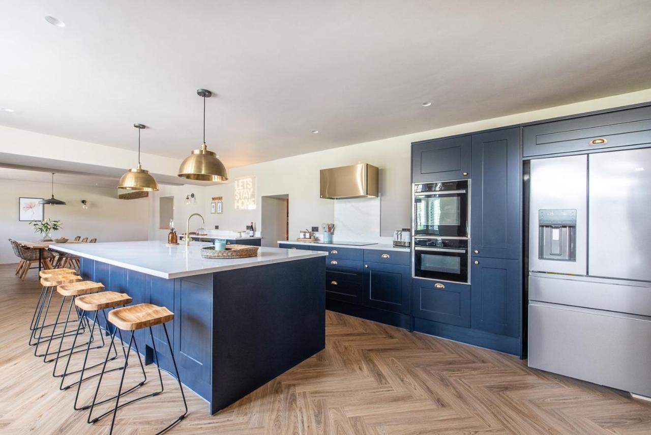 Luxury Group Celebration House With Hot Tub & Bar! Warminster Exteriér fotografie