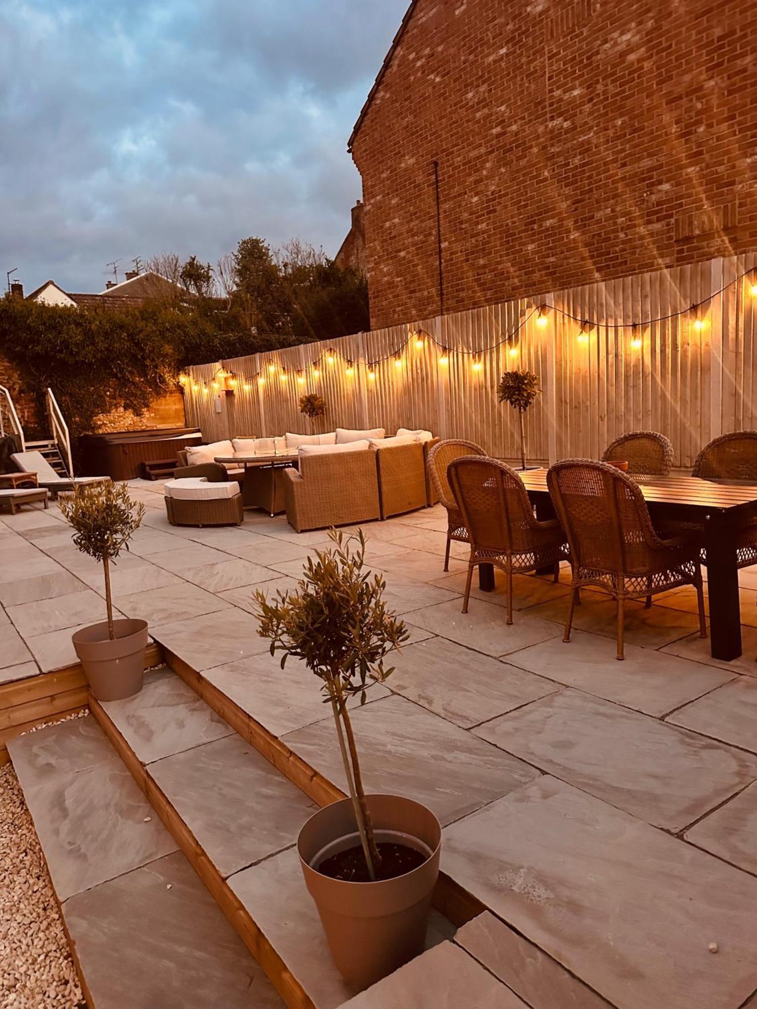 Luxury Group Celebration House With Hot Tub & Bar! Warminster Exteriér fotografie